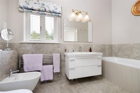 En-Suite Bathroom