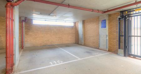 Garage - 22 Miles Close, SE28 0NJ