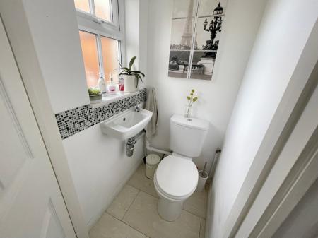 DS CLOAKROOM