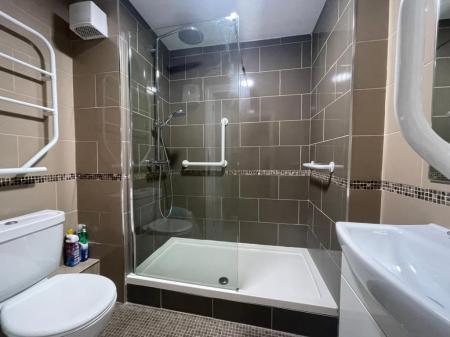 SHOWER ROOM