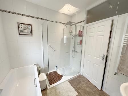 BATH/SHOWER ROOM