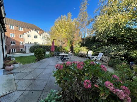 COMMUNAL PATIO