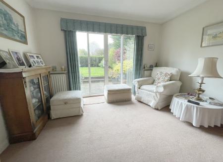 FAMILY ROOM/DINING ROOM