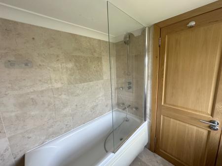 EN-SUITE-BATHROOM