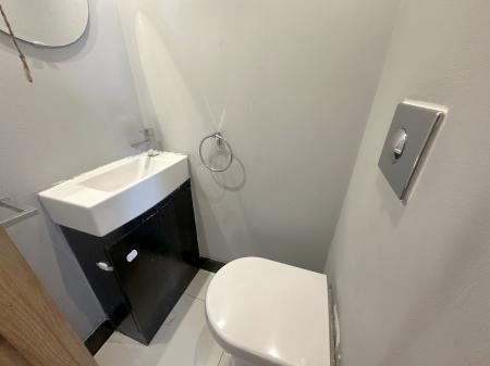 D/S GUEST CLOAKROOM