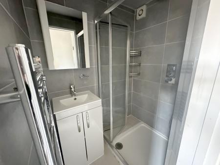 D/S SHOWER ROOM