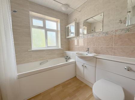 1ST FLOOR BATHROOM
