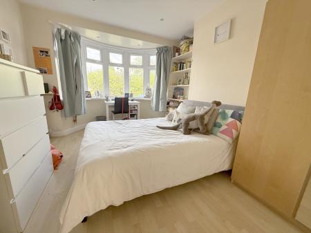 BEDROOM (LOUNGE)
