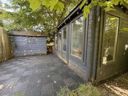 GARDEN ROOM