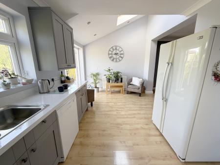 KITCHEN/BREAKFAST ROOM