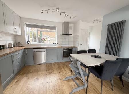 KITCHEN DINER