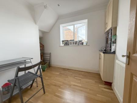 BEDROOM 4 (gf)