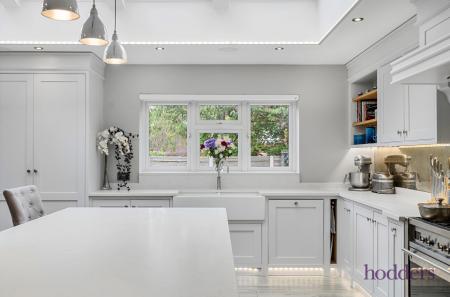 7c0a66b9-63a8-498...