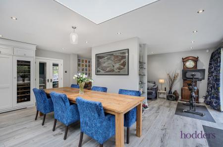 ce6a7769-6d09-487...