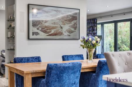 4b26aa22-dae7-473...