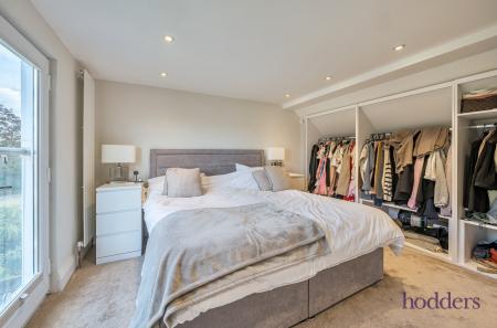 03c5e28f-c620-472...