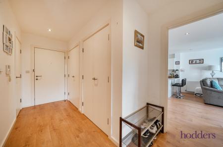 a87bef3e-a318-43e...