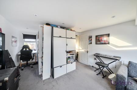 9524b318-0a64-4e8...