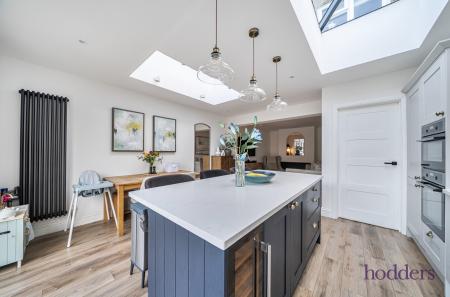 562a483e-44c6-4d7...