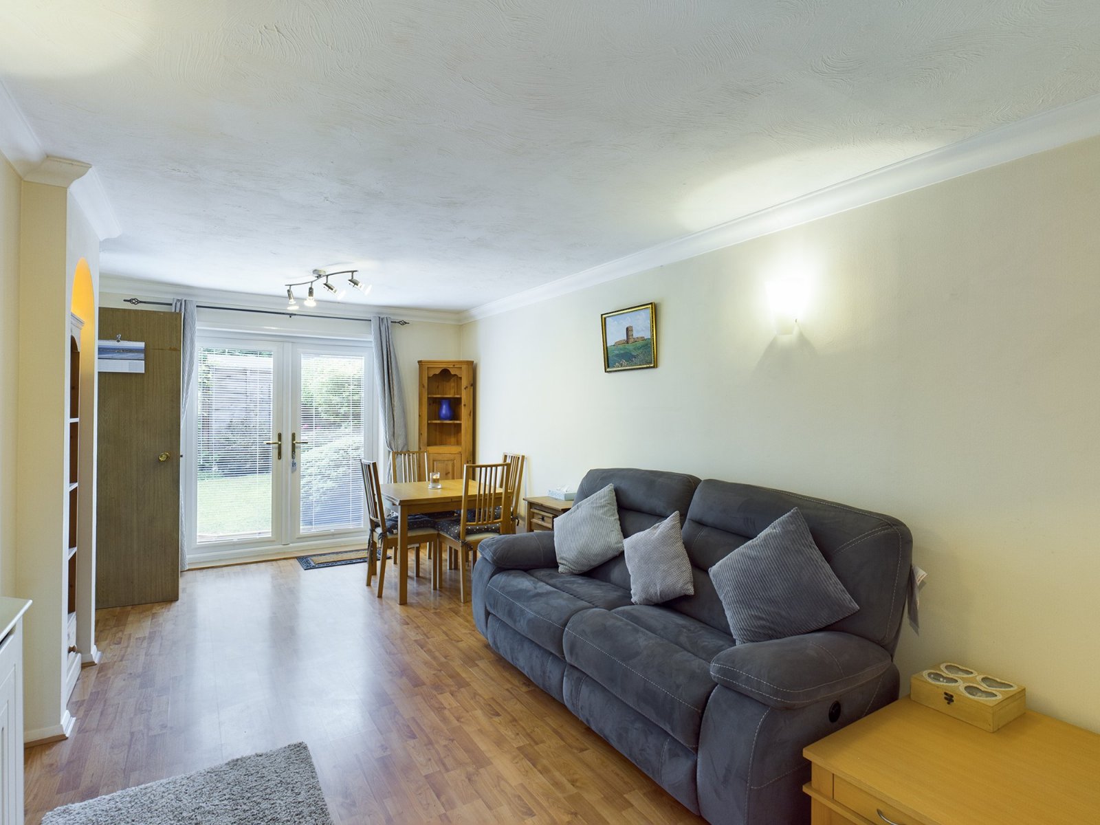 2 bedroom for rent in Ottershaw