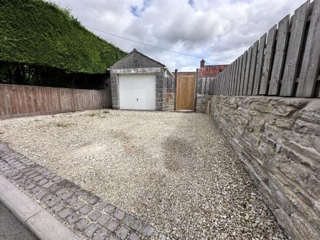 Garage & Parking