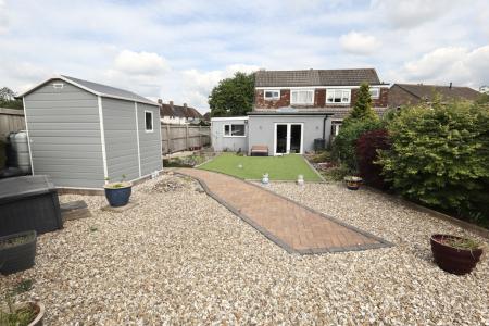 Rear landscaped gard