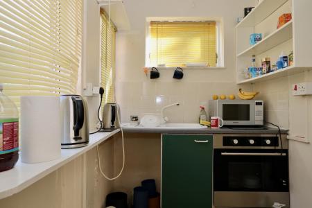 Flat 4 kitchenette