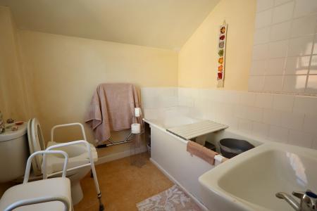 Flat 3 bathroom