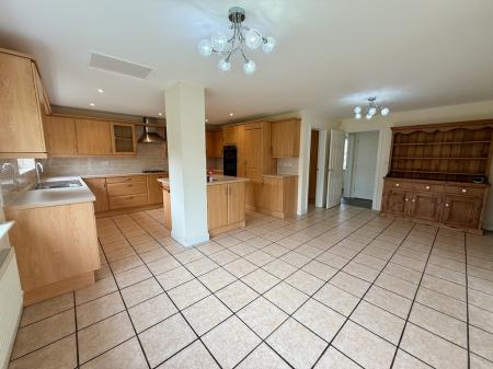 Kitchen:Family room