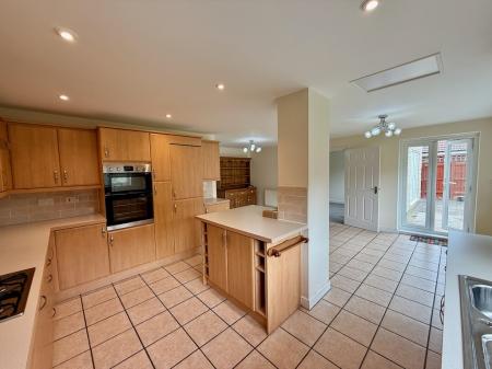 Kitchen:Family room