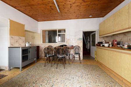 Cottage - Kitchen