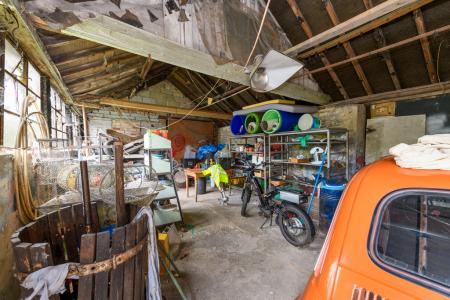 Garage/Workshop