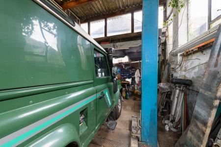 Garage/Workshop