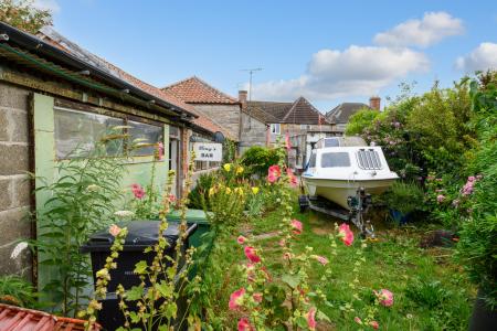 Outbuilding/ Bungalo