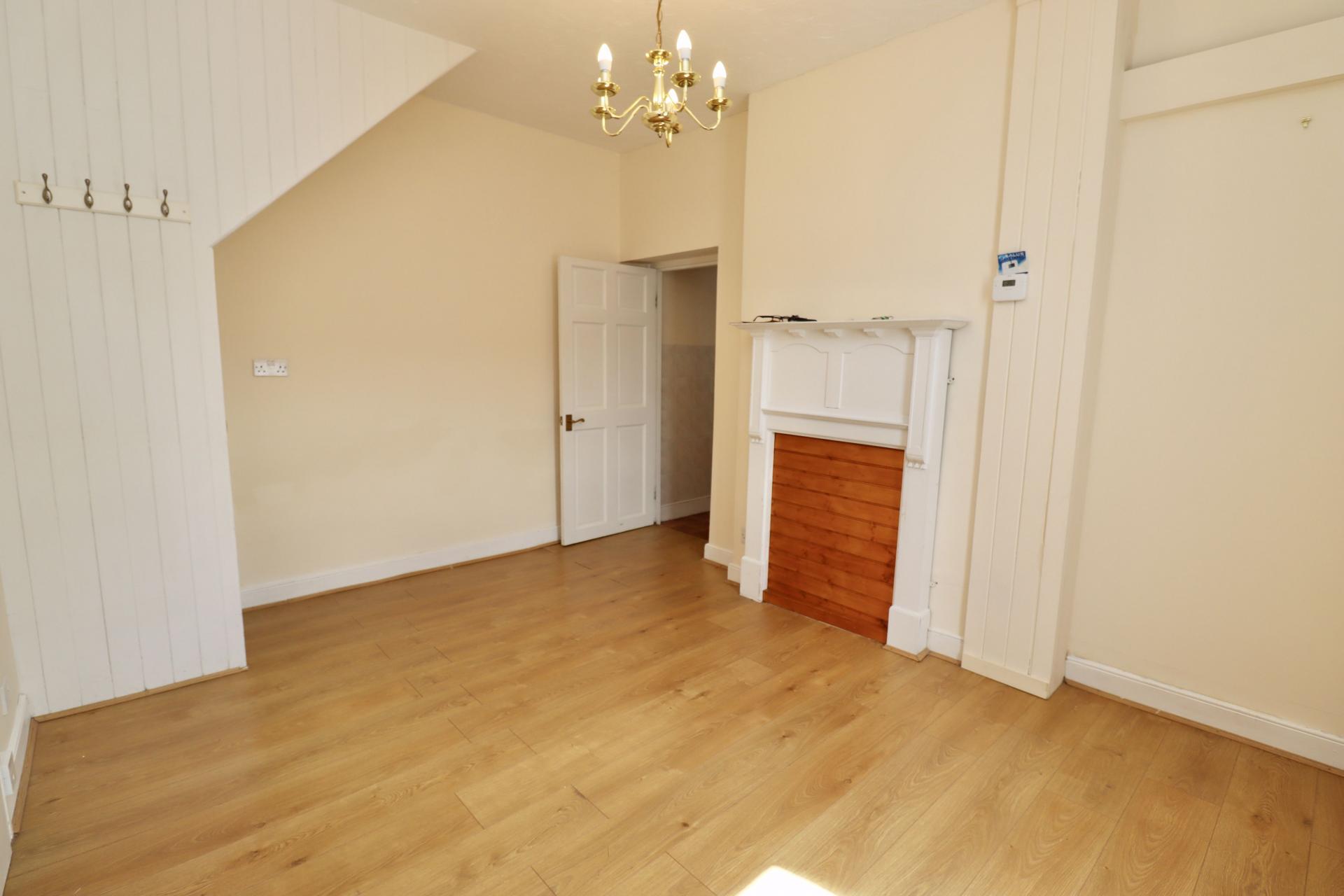 2 bedroom End of Terrace House for rent in Street