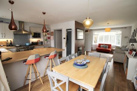 Open Plan Kitchen/Di