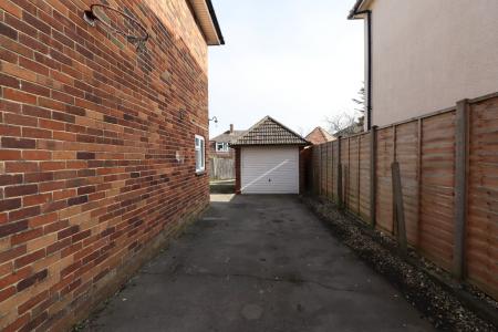 Driveway/Garage