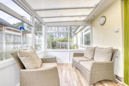 Primrose Corner, Str