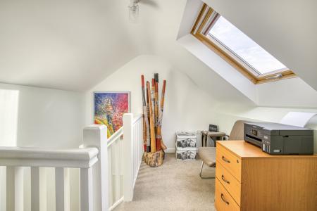 Primrose Corner, Str