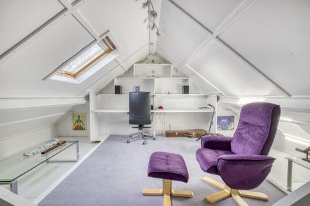 Primrose Corner, Str