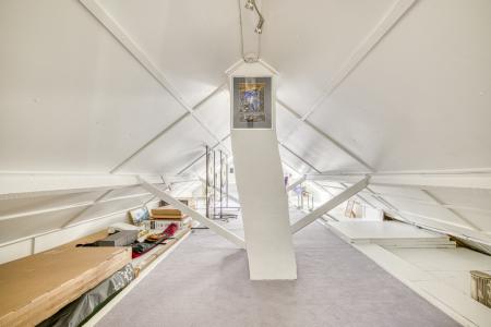 Primrose Corner, Str