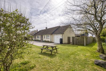 Primrose Corner, Str