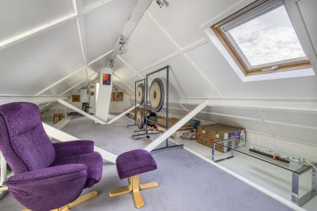 Primrose Corner, Str