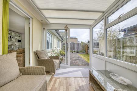 Primrose Corner, Str