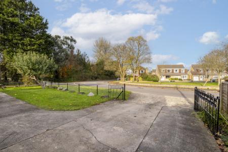 Primrose Corner, Str