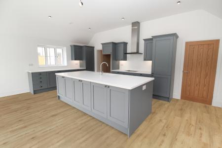 7DEEE635-F833-4950-A