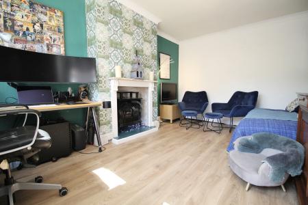 Second Lounge/Bedroo