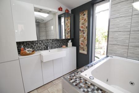Ground Floor Bathroo