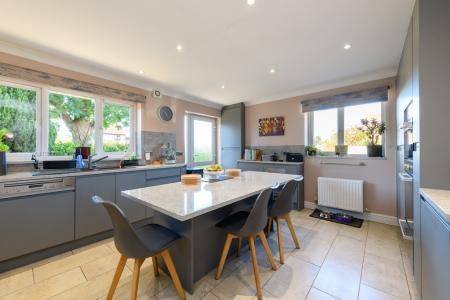 Kitchen/Breakfast Ro