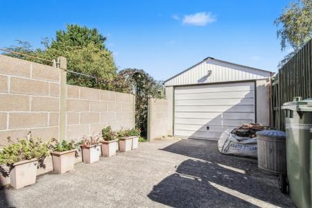 Garage/Parking
